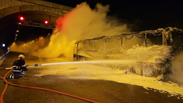  Orhangazi Tüneli'nde yolcu otobüsü alev alev yandı